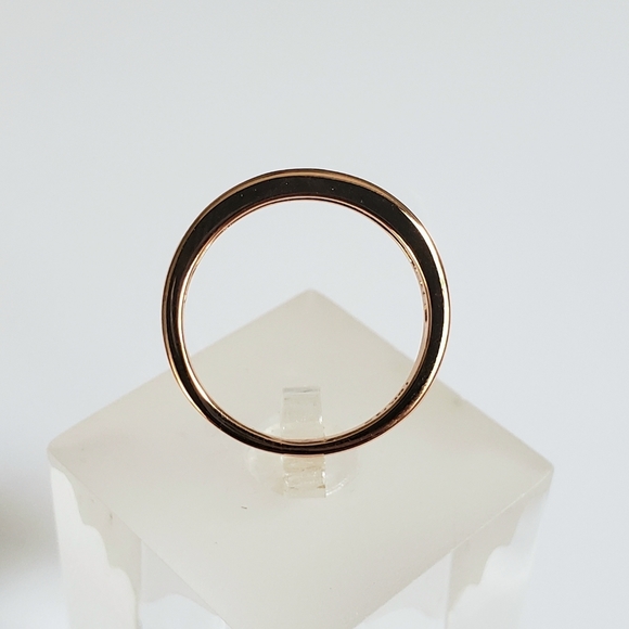 HOST PICK!!! ⭐ 18k Channel Set Band - Picture 4 of 8